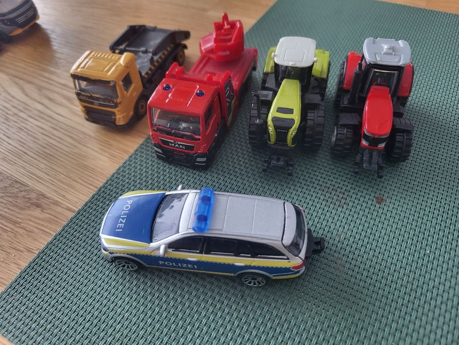 Samochodziki  resoraki majorette  zestaw polizei class  massey  volvo