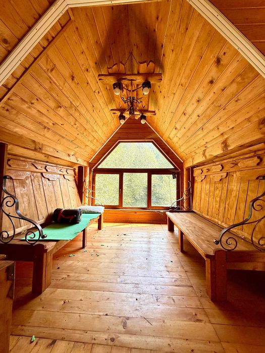 Розплідник «Енейко» з житловим будинком та ділянкою 0.72 га з озером