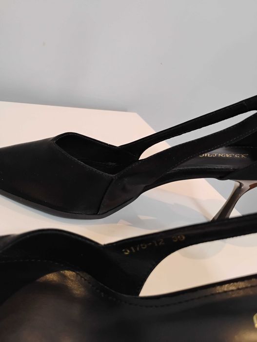 Czarne Szpilki z wycięciem z boku