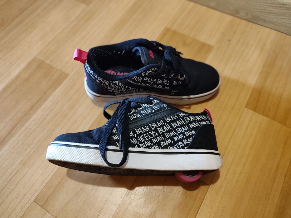Роликові кросівки для дівчинки Heelys (Хілліс)