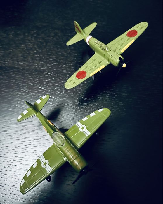 2 Miniaturas de avioes