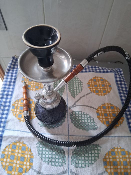 Narguilé, também conhecido como shisha, hookah ou cachimbo de água ...