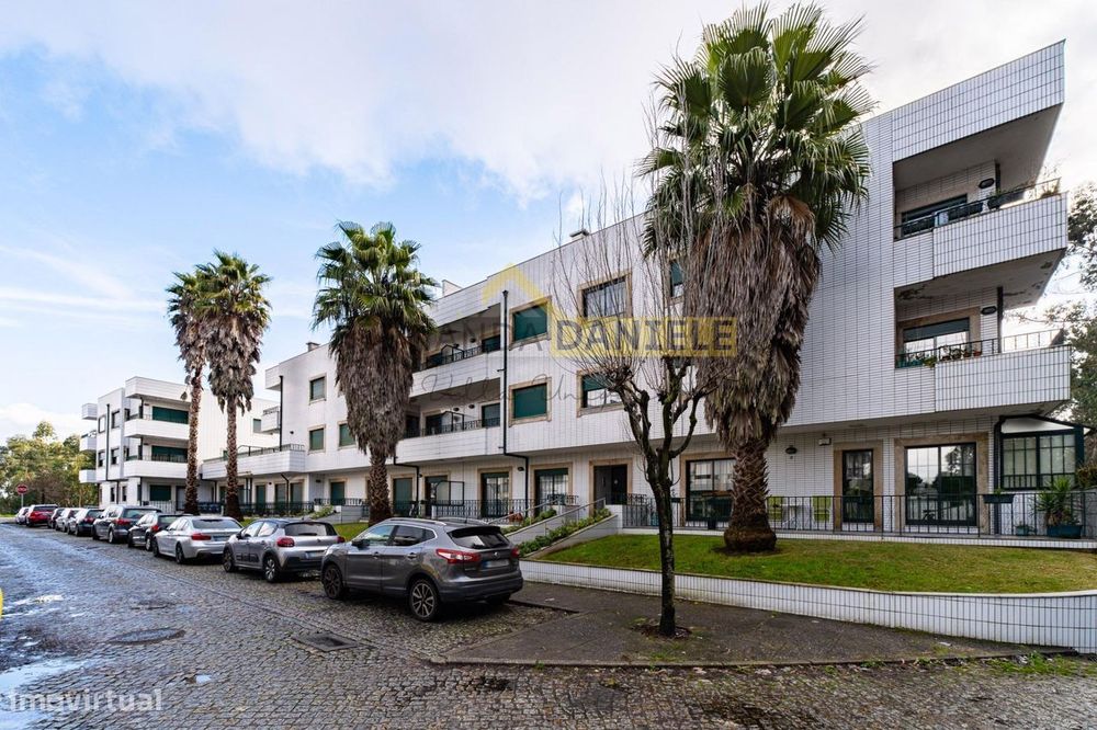 Oportunidade p/ investimento - Apartamento T2 com varanda em Fiães - — Fiães, Aveiro