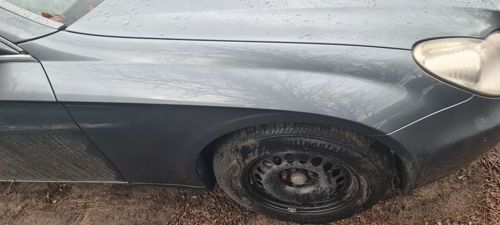 Błotnik Przedni Przód Prawy Mercedes CLS W219 Lack. C368