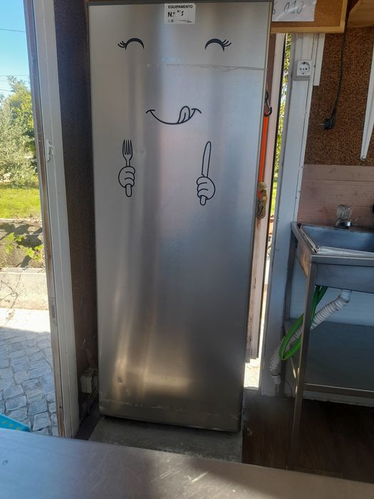 roloute bar equipada 
Medidas 1.5m por 2 metr