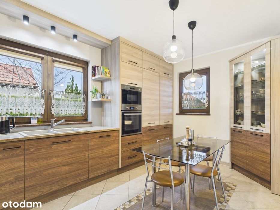 Wyjątkowy dom w Książenicach z pięknym ogrodem