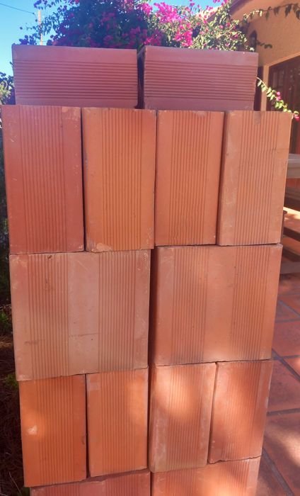 GRÁTIS Garrafeiras de barro para vinho