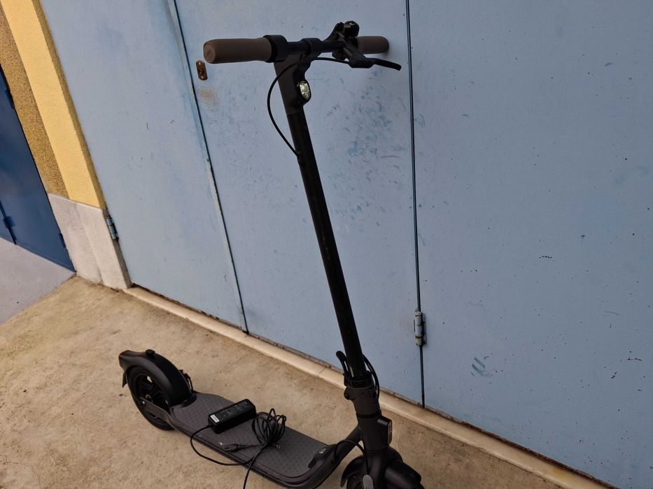 Trotinete com carregador pronta a andar