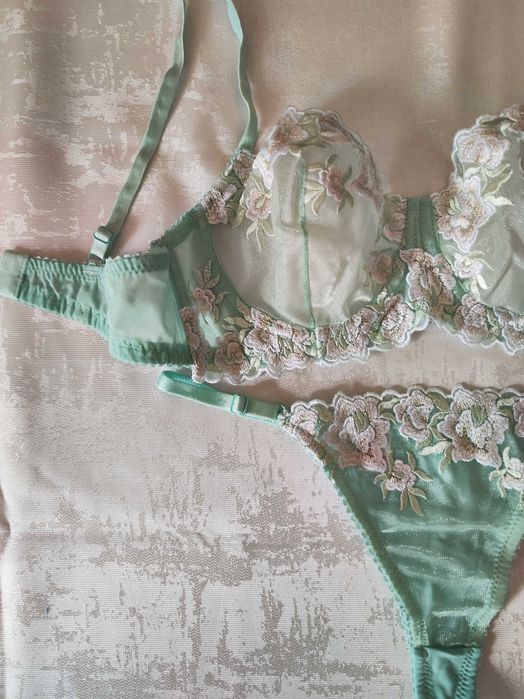 Lingerie – Luxury Handcrafted 85B | New