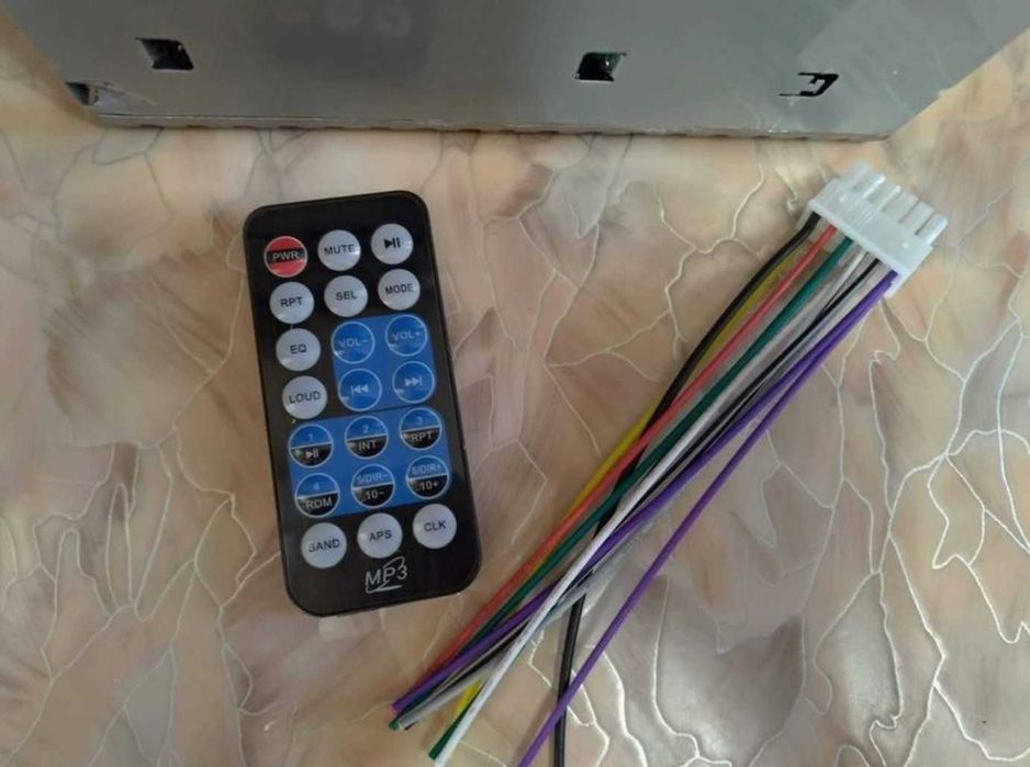 Блютус автомагнитола стандартная с пультом usb microsd универсальная