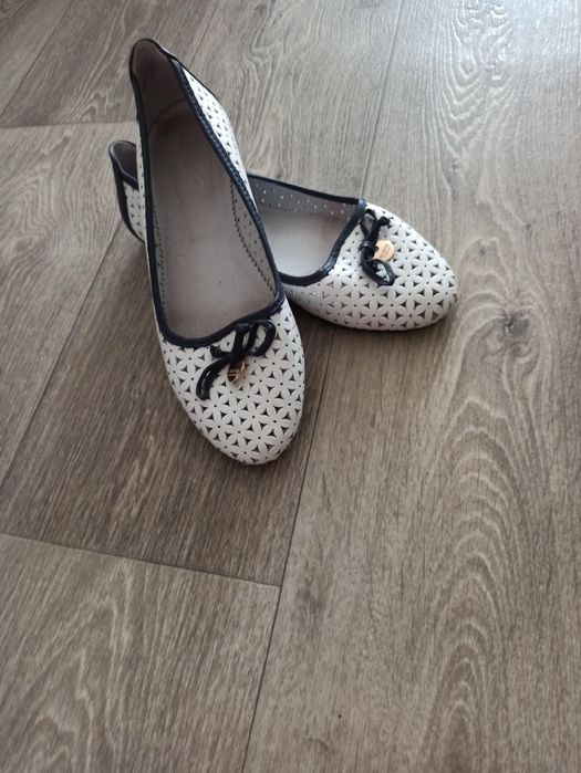 Балетки кожані білі