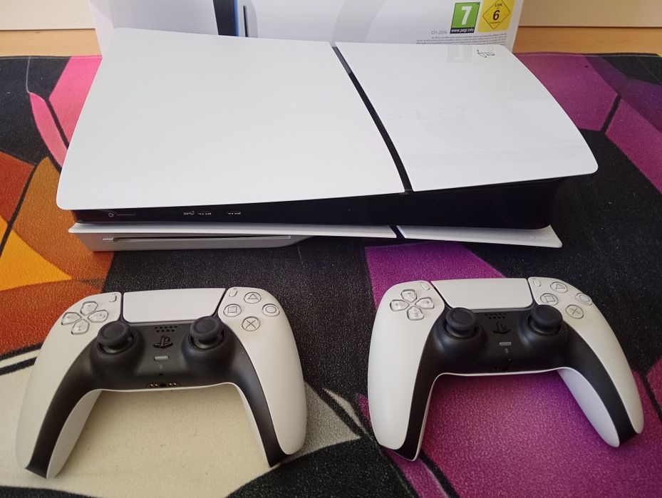 PS5 Slim 1TB (Edição Disco) + 2 Comandos DualSense + Fatura e Garantia