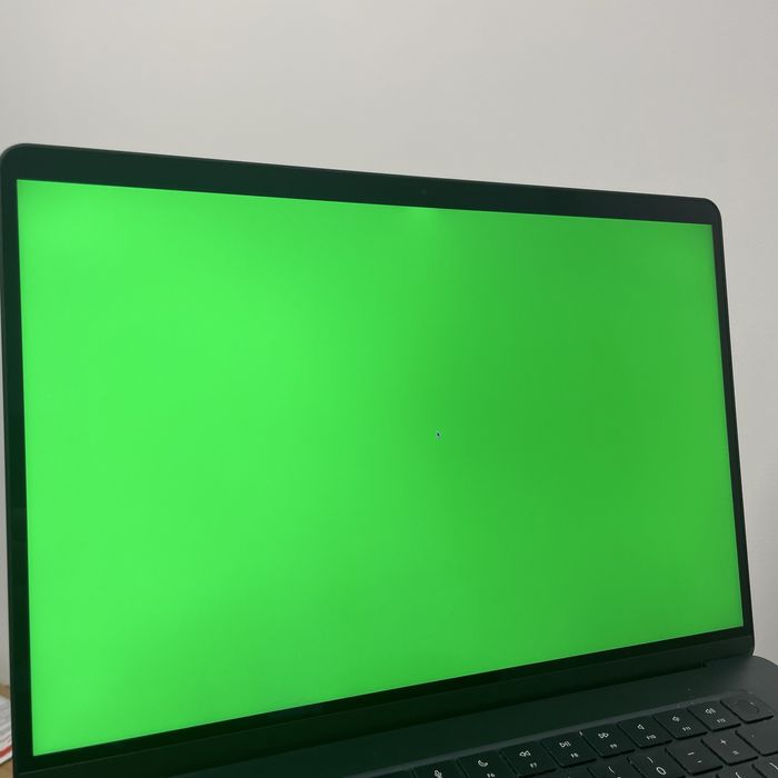 Екран на MacBook Air 15 2023 M2 Midnight