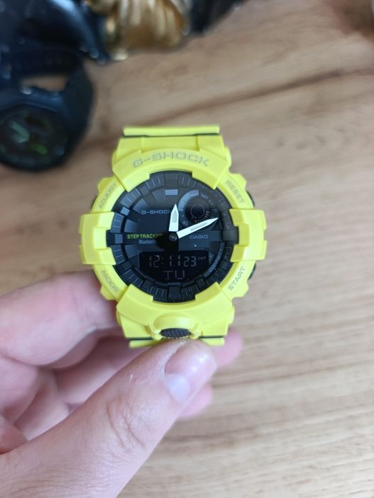 Casio GBA-800 kolor Żółty