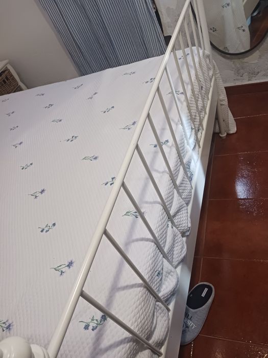 Cama de casal com colchão