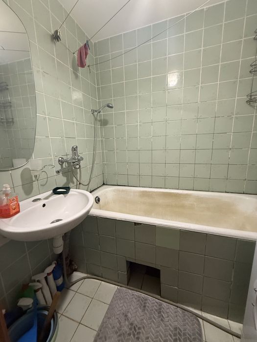 Продаж 3 кімн. квартири по в.8 Березня з газовим опаленням