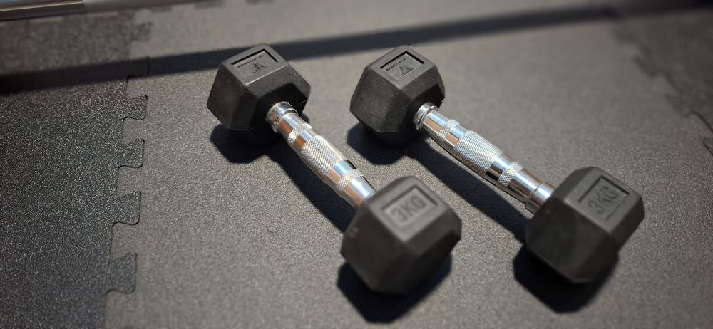 Barra 20Kg peso Fixo, halteres 3kg e kettlebell 6kg. Musculação