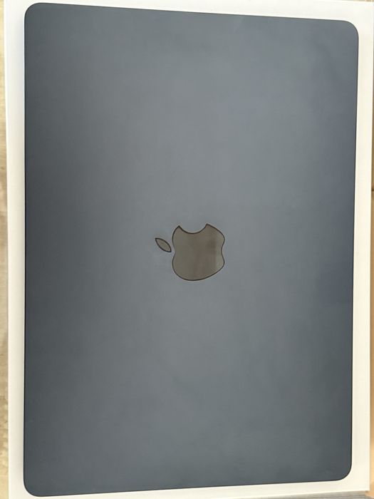 Apple McBook Air 13,6” M2 8-core/8Gb Ram/256GB SSD/ kolor Pólnoc