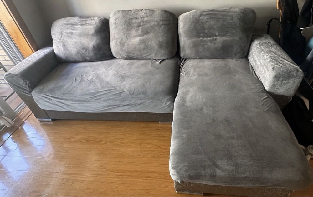 DOAÇÃO Sofá cama chaise longue - confortável e em pele cinza com capa de veludo cinzento