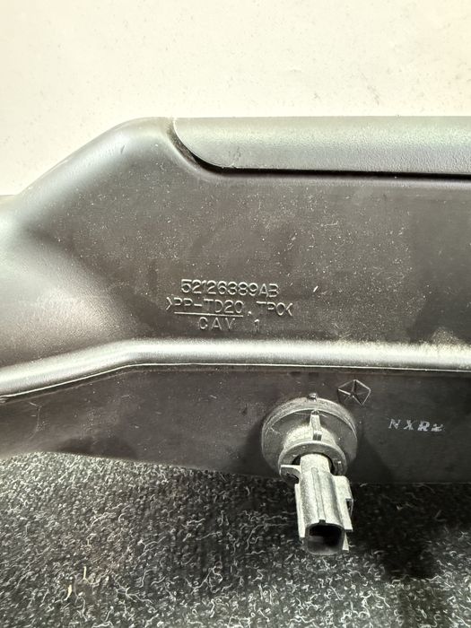 Корпус повітряного фільтру в зборі на Jeep Grand Cherokee WK2 5.7