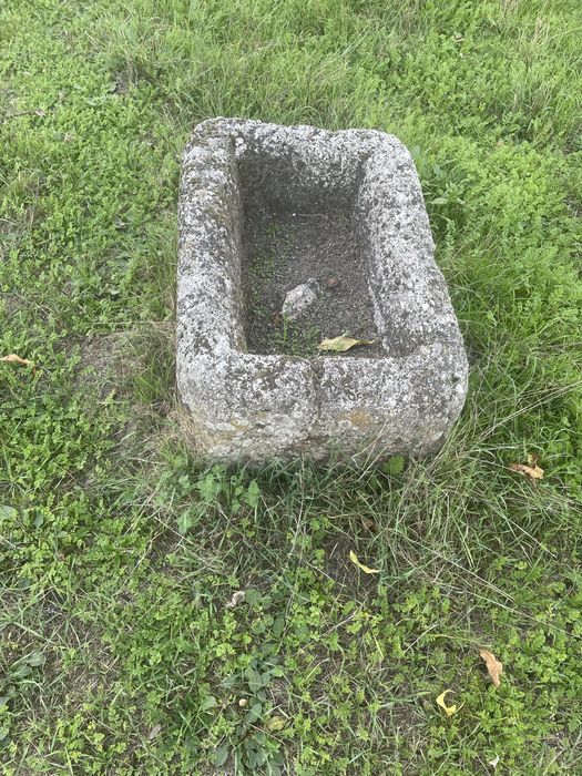 Pias de pedra antigas , muito bom estado sao  4