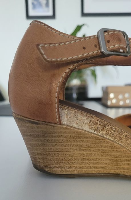 Buty na koturnie But S