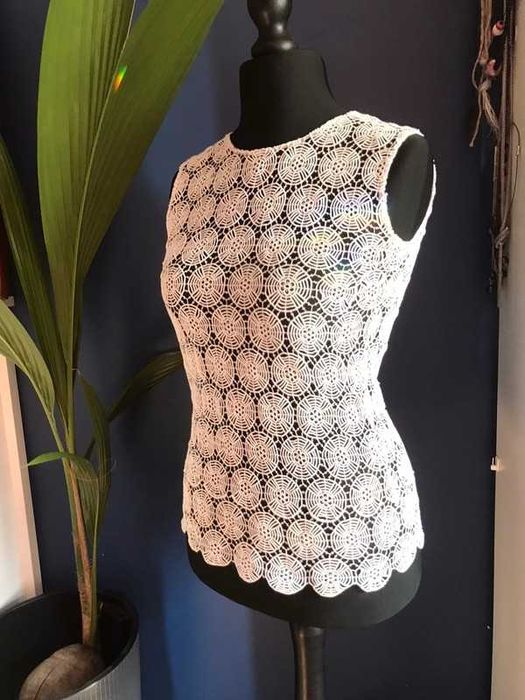 Unikatowy koronkowy top Jasper Conran