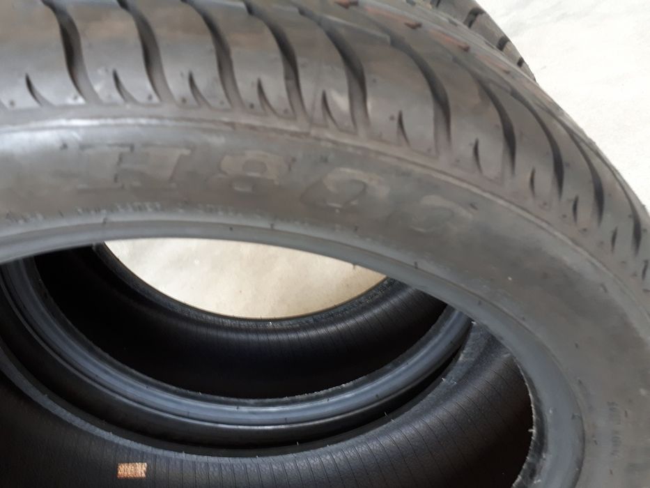 Dois pneus novos 215/45R17 87W Goodride