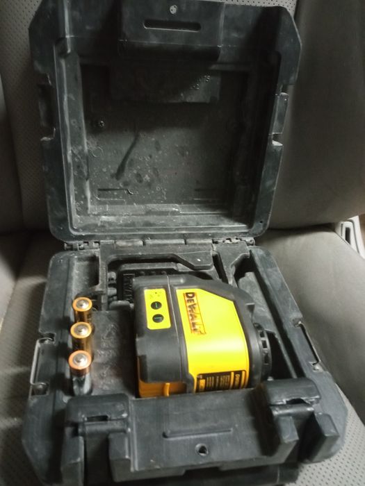 Laser DeWalt zielony