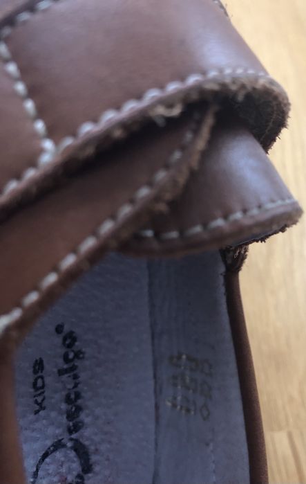 Sapatos/Mocassim em pele para menino tam.30