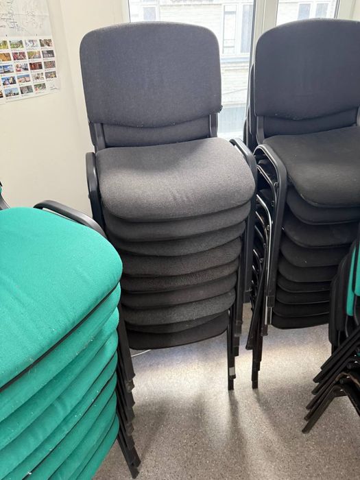 Продаємо меблі вживані- столи стільці крісла тумби шафи стелажі полиці