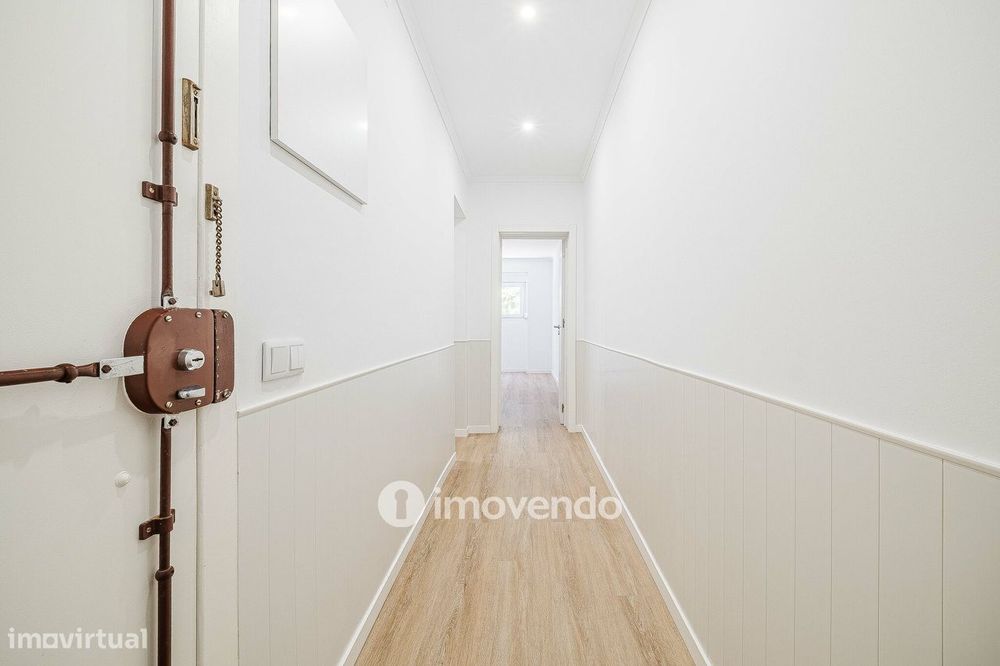 Apartamento T1 remodelado e com cozinha equipada, em Entrecampos