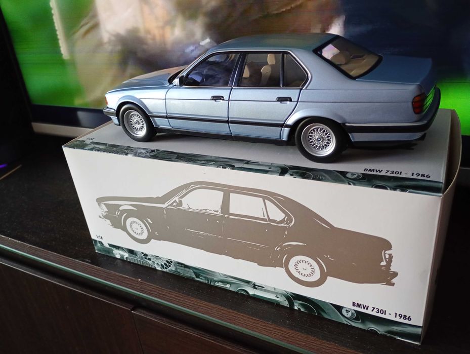 Model BMW E32 730i Minichamps 1:18 nowy w pudełku.