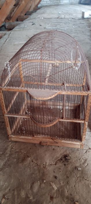 Клітки для птахів та інших улюбленців.