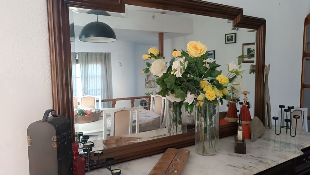 Móvel clássico sala com espelho