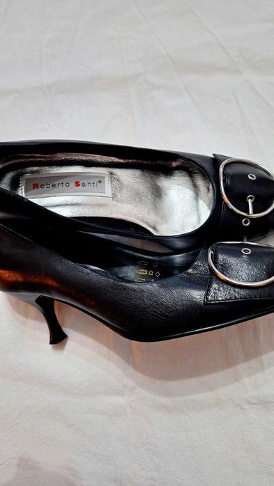 Sapatos de Senhora de tacão alto da marca Roberto Santi.