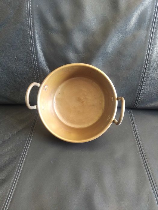 Antiga panela de cobre muito bem conservada