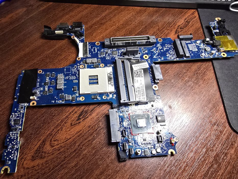 Продам материнську плату з ноутбука HP 8470p
