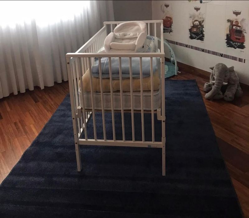 Cama de Bebé com estrado e colchão