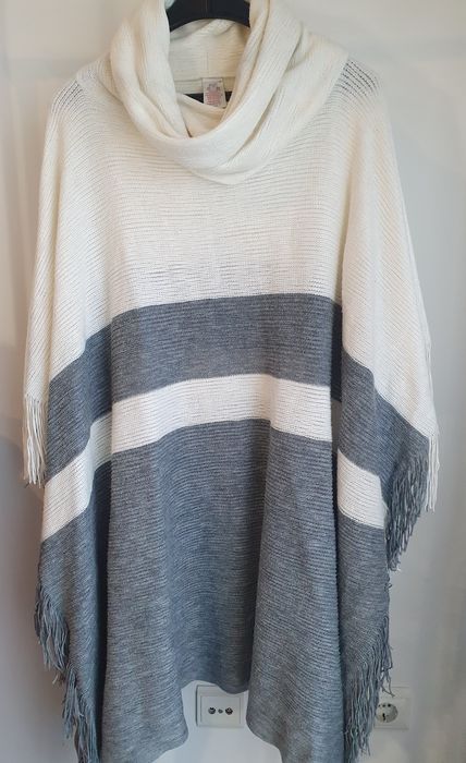 Casaco poncho gola alta