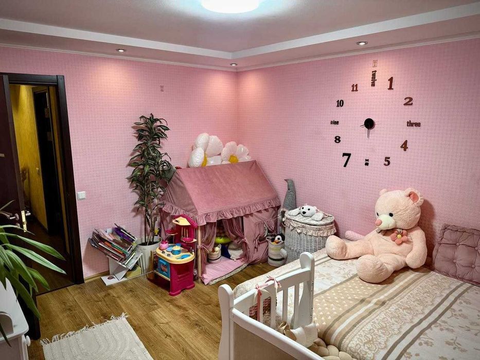 Продаж двоповерхової 3-кімнатної квартири за дуже вигідною ціною.