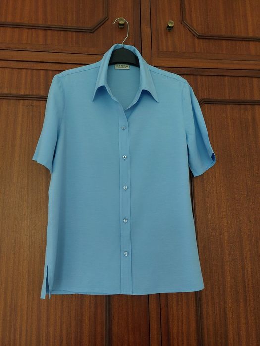 Blusa azul de meia manga