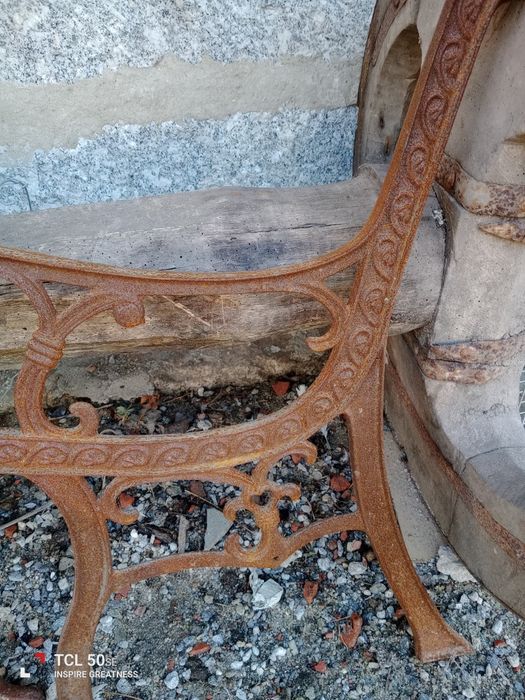 Pernas para banco de jardim em ferro fundido.