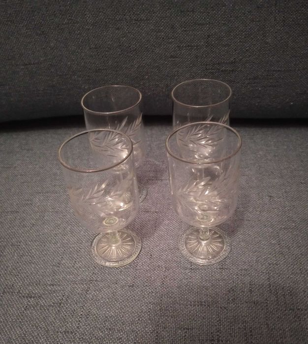 Kieliszki ze zdobieniem