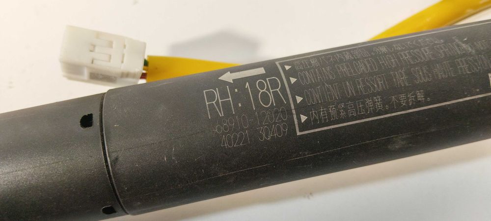 Toyota Corolla E21 E210 siłownik siłowniki klapy lewy prawy Lift kombi