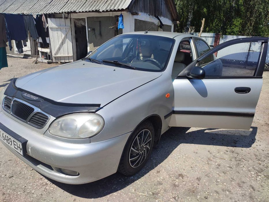 Автомобіль Lanos