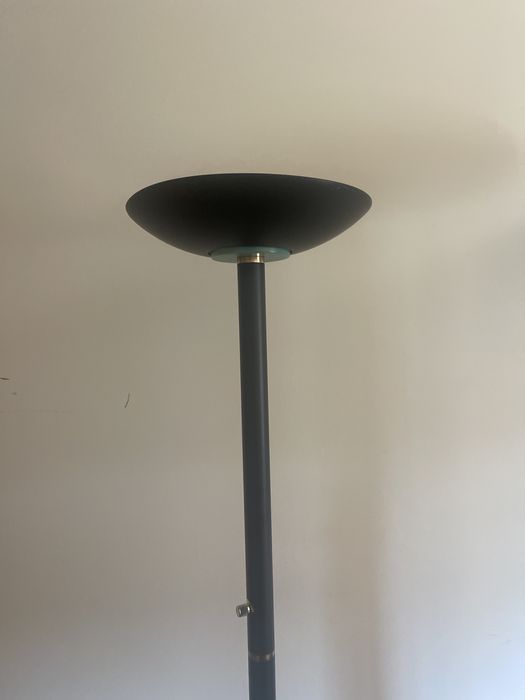 Candeeiro de pé preto