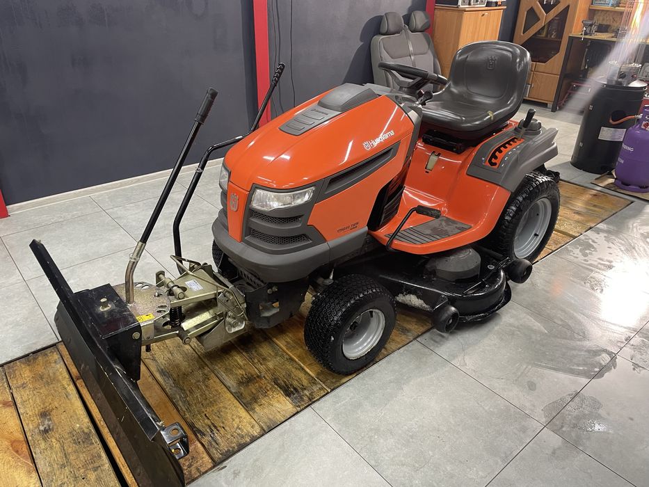 Traktorek Kosiarka Husqvarna YTH 22 plug Tielburger