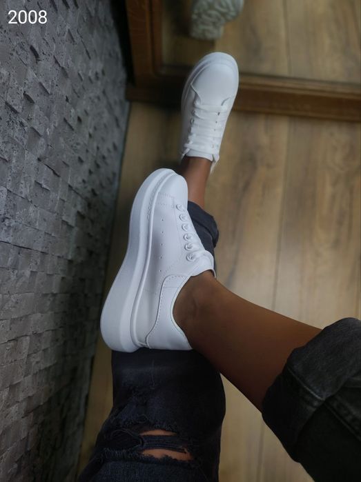 білі шкіряні кеди як guess кросівки  кожа чорні