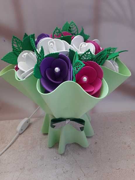 Букет-світильник подарунок на 14 лютого та 8 березня, квіти не в’януть